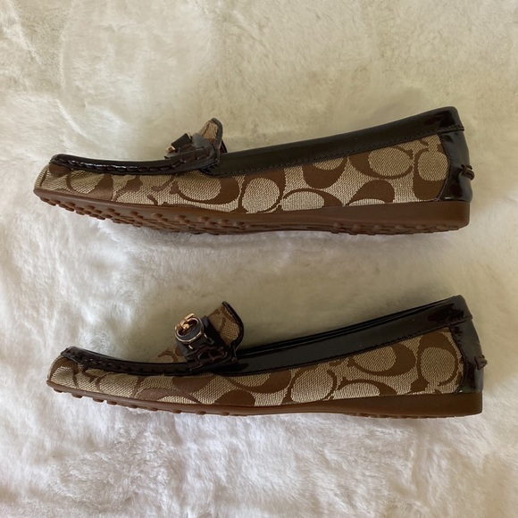COACH Tan & Brown Signature Print Fortunata Driving Shoe/ Loafer Size 6.5 - Picture 7 of 9